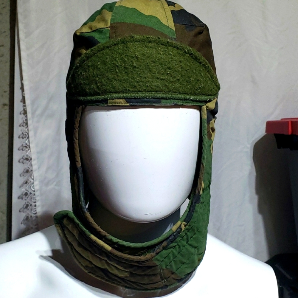 Vintage Military Issue Camo Cold Weather Helmet Liner Size 7 used Excellent cond